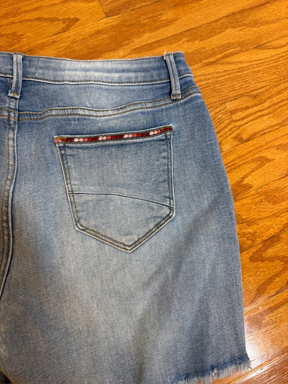 Driftwood Lulu Embroidered Cut Off Shorts 29 Frayed Hem Boho Summer - Picture 7 of 7